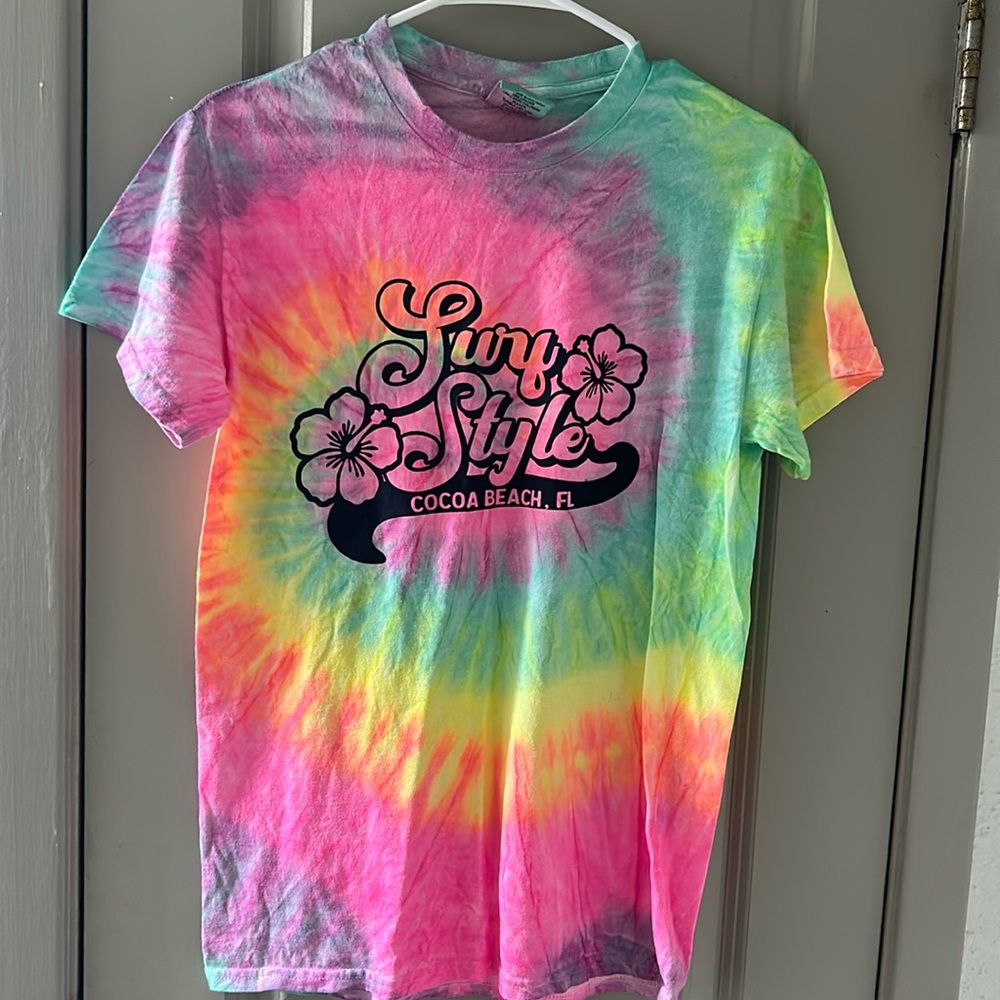 Beautiful T-Shirt Size Small Color Pink.